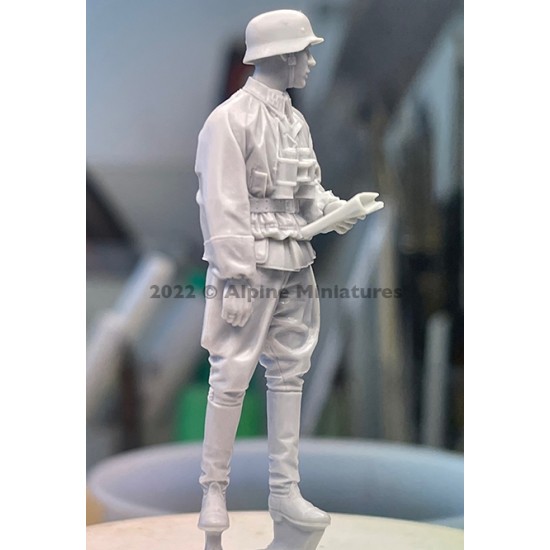 1/35 WSS Grenadier Officer 1/35 WSS Grenadier Officer