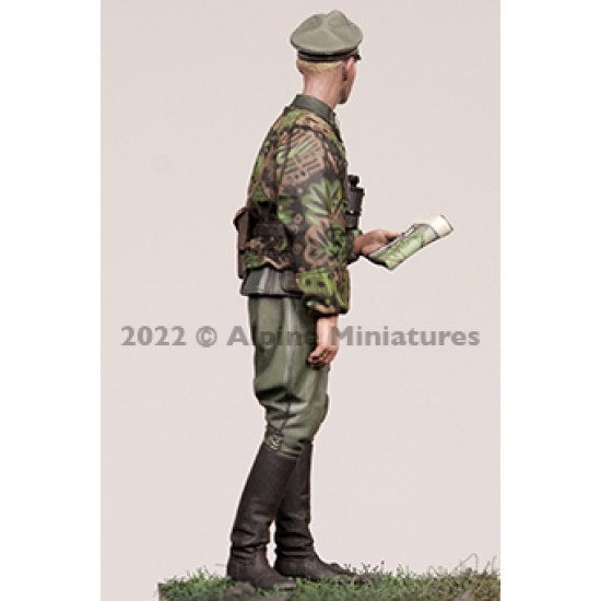 1/35 WSS Grenadier Officer 1/35 WSS Grenadier Officer