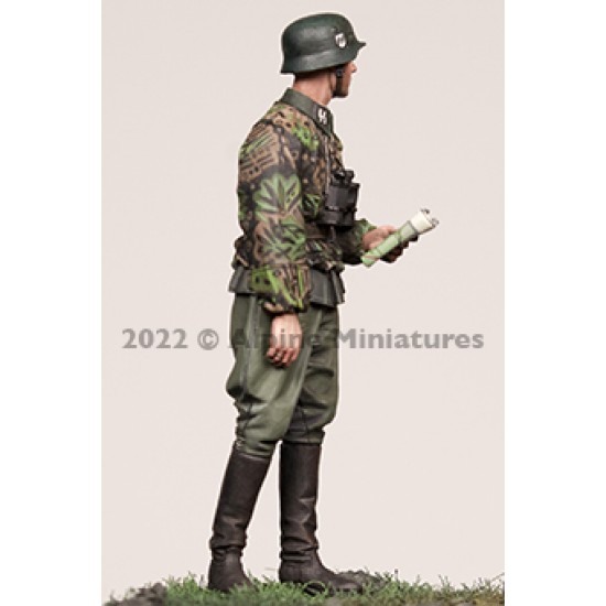 1/35 WSS Grenadier Officer 1/35 WSS Grenadier Officer
