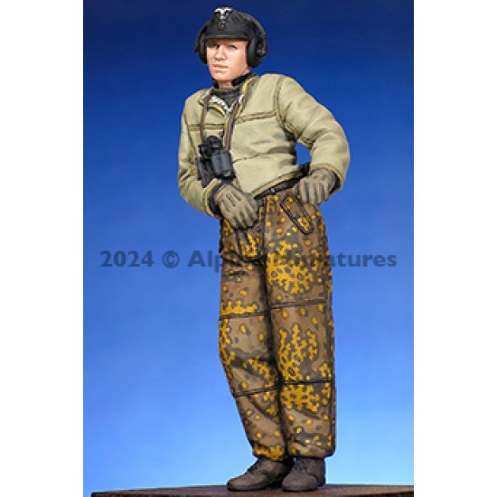 1/35 German Panzer Commander 1/35 German Panzer Commander