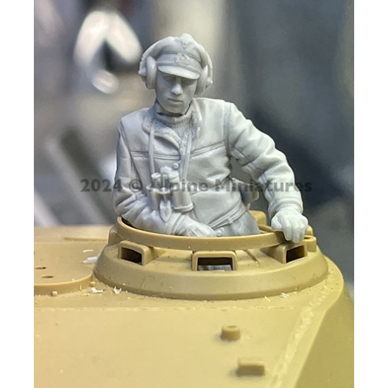 1/35 German Panzer Commander 1/35 German Panzer Commander