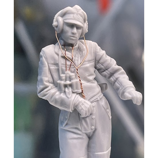 1/35 German Panzer Commander 1/35 German Panzer Commander