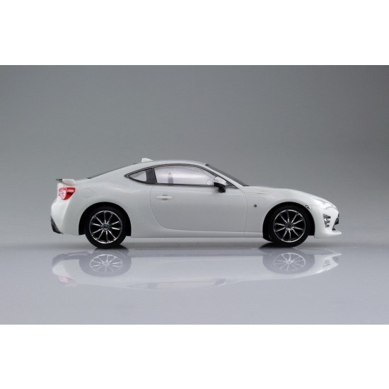 1/32 Toyota 86 (Crystal White Pearl)