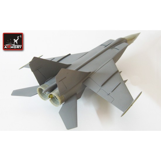 1/72 Mikoyan MiG-25R Reconnaissance Plane Conversion Set for Condor/Zvezda kits 1/72 Mikoyan MiG-25R Reconnaissance Plane Conversion Set for Condor/Zvezda kits