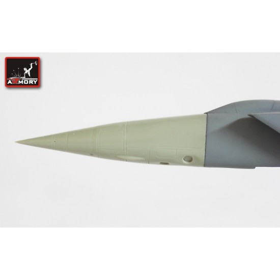 1/72 Mikoyan MiG-25R Reconnaissance Plane Conversion Set for Condor/Zvezda kits 1/72 Mikoyan MiG-25R Reconnaissance Plane Conversion Set for Condor/Zvezda kits