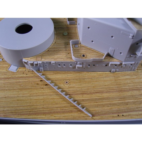 1/200 German Bismarck Battleship Wooden Deck (for Trumpeter 03702) 1/200 German Bismarck Battleship Wooden Deck (for Trumpeter 03702)
