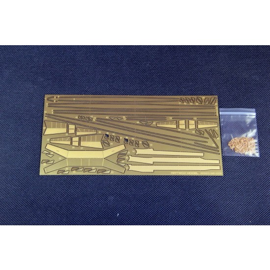1/200 HMS Hood Wooden Deck Set with Photo-Etched for Trumpeter kit #03710 1/200 HMS Hood Wooden Deck Set with Photo-Etched for Trumpeter kit #03710