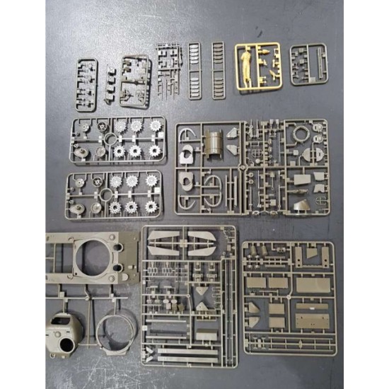 1/35 Sherman III Direct Vision w/Early VVSS 1/35 Sherman III Direct Vision w/Early VVSS