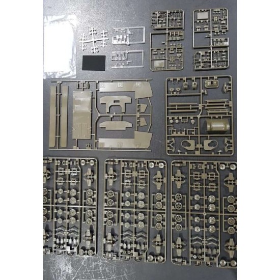 1/35 Sherman III Direct Vision w/Early VVSS 1/35 Sherman III Direct Vision w/Early VVSS