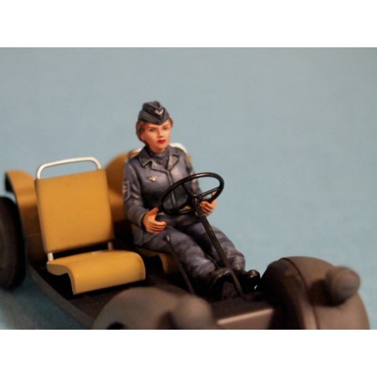 1/35 WWII German Anti-Aircraft Auxiliaries Driver Ver.2 1/35 WWII German Anti-Aircraft Auxiliaries Driver Ver.2