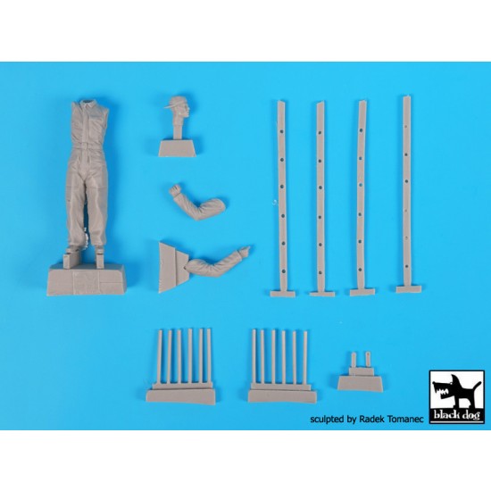 1/32 USAAF Mechanics Personnel 1940-45 Set (2 figures) 1/32 USAAF Mechanics Personnel 1940-45 Set (2 figures)