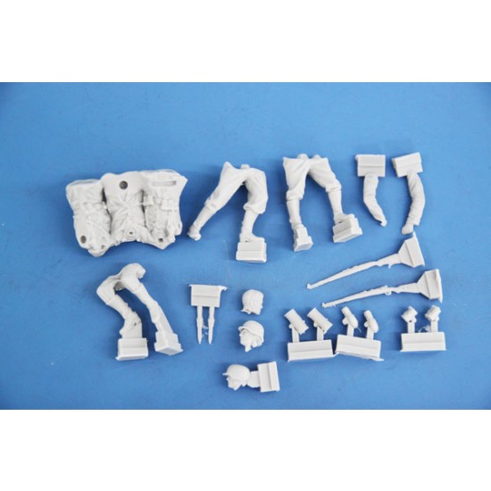 1/35 Comrades (3 resin figures) 1/35 Comrades (3 resin figures)