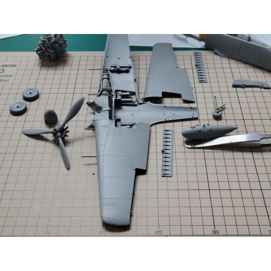 1/35 Focke-wulf Fw190A-6 w/WGr.21, Full Engine & Weapon Interior 1/35 Focke-wulf Fw190A-6 w/WGr.21, Full Engine & Weapon Interior
