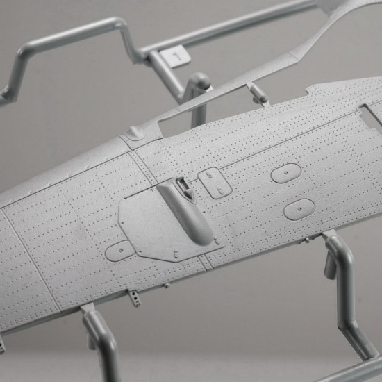 1/35 Focke-wulf Fw190A-6 w/WGr.21, Full Engine & Weapon Interior 1/35 Focke-wulf Fw190A-6 w/WGr.21, Full Engine & Weapon Interior