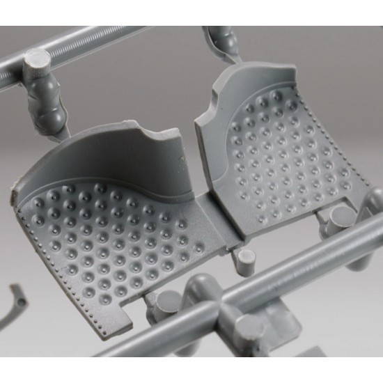 1/35 Focke-wulf Fw190A-6 w/WGr.21, Full Engine & Weapon Interior 1/35 Focke-wulf Fw190A-6 w/WGr.21, Full Engine & Weapon Interior