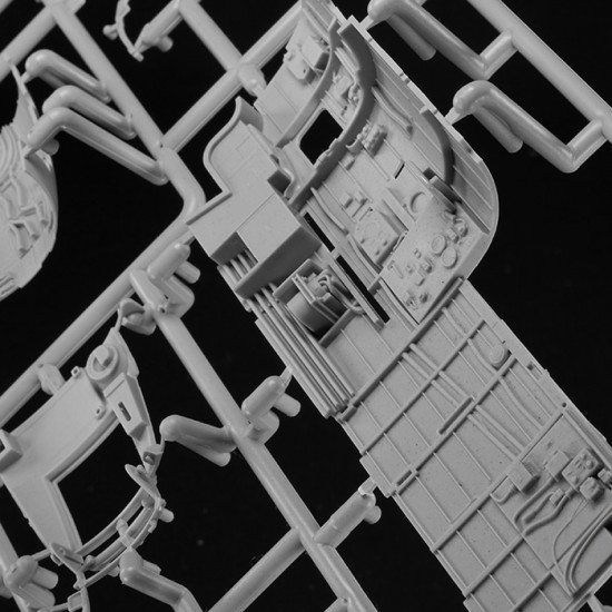 1/32 Avro Lancaster B.Mk III Dambusters w/Full Interior 1/32 Avro Lancaster B.Mk III Dambusters w/Full Interior