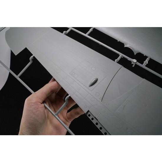 1/32 Avro Lancaster B.Mk III Dambusters w/Full Interior 1/32 Avro Lancaster B.Mk III Dambusters w/Full Interior