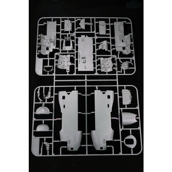 1/32 Avro Lancaster B.Mk III Dambusters w/Full Interior 1/32 Avro Lancaster B.Mk III Dambusters w/Full Interior