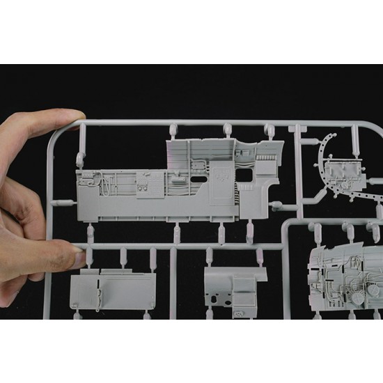 1/32 Avro Lancaster B.Mk III Dambusters w/Full Interior 1/32 Avro Lancaster B.Mk III Dambusters w/Full Interior