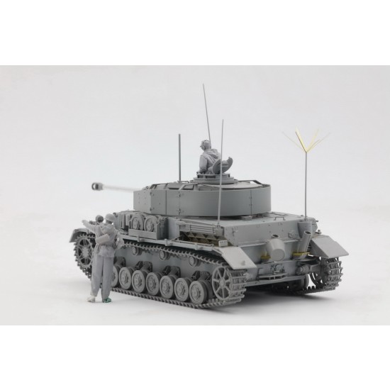 1/35 Pz.Beob.Wg.IV Ausf J w/Commander & Infantry 1/35 Pz.Beob.Wg.IV Ausf J w/Commander & Infantry