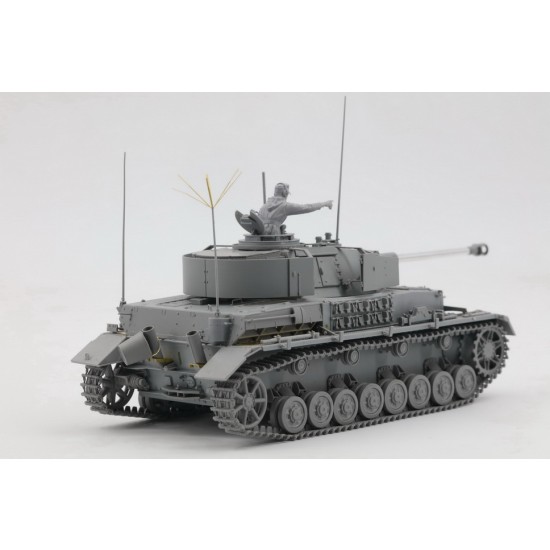 1/35 Pz.Beob.Wg.IV Ausf J w/Commander & Infantry 1/35 Pz.Beob.Wg.IV Ausf J w/Commander & Infantry