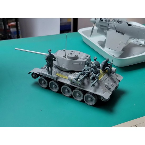 1/35 T34/85 Composite Turret 112 Plant w/5 Figures 1/35 T34/85 Composite Turret 112 Plant w/5 Figures