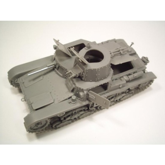 1/35 Italian Tank M11/39 Full Resin kit with Aluminium Barrel & Decals 1/35 Italian Tank M11/39 Full Resin kit with Aluminium Barrel & Decals
