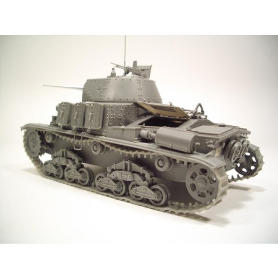 1/35 Italian Tank M15/42 Full Resin kit with Aluminium Barrel, Photoetch & Decals 1/35 Italian Tank M15/42 Full Resin kit with Aluminium Barrel, Photoetch & Decals