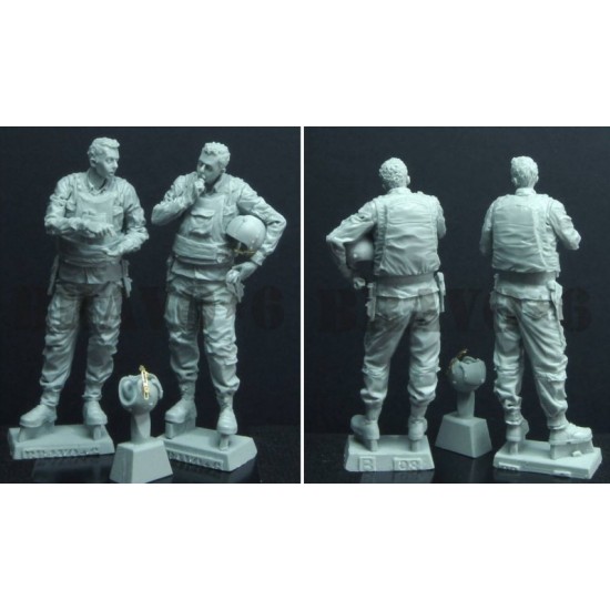 1/35 US Helo Crew Vol.2 Briefing (2 figures, resin + PE) 1/35 US Helo Crew Vol.2 Briefing (2 figures, resin + PE)