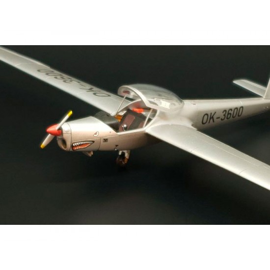 1/48 L-13 Se Vivat Akvy TMG Plane Plastic Construction kit 1/48 L-13 Se Vivat Akvy TMG Plane Plastic Construction kit