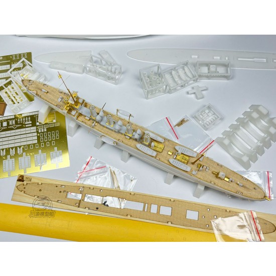 1/350 USS Chester Reconnaissance Cruiser Assembly Ship Kit 1/350 USS Chester Reconnaissance Cruiser Assembly Ship Kit
