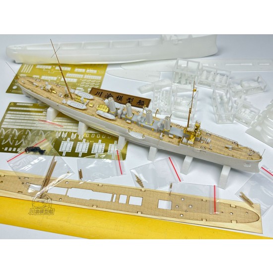 1/350 USS Chester Reconnaissance Cruiser Assembly Ship Kit 1/350 USS Chester Reconnaissance Cruiser Assembly Ship Kit