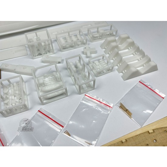 1/350 USS Chester Reconnaissance Cruiser Assembly Ship Kit 1/350 USS Chester Reconnaissance Cruiser Assembly Ship Kit