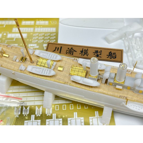 1/350 USS Chester Reconnaissance Cruiser Assembly Ship Kit 1/350 USS Chester Reconnaissance Cruiser Assembly Ship Kit