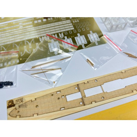 1/350 USS Chester Reconnaissance Cruiser Assembly Ship Kit 1/350 USS Chester Reconnaissance Cruiser Assembly Ship Kit