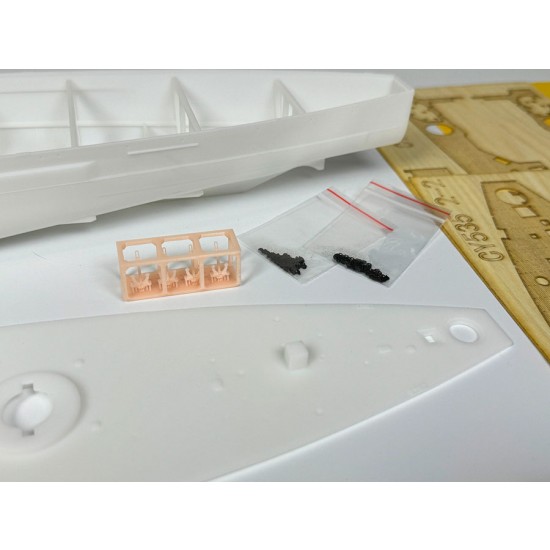 1/350 HMS Vanguard Battleships Assembly Kit 1/350 HMS Vanguard Battleships Assembly Kit