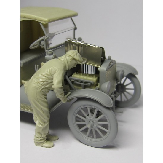 1/35 Mechanic for Motorcycles & Ford Model T 1/35 Mechanic for Motorcycles & Ford Model T