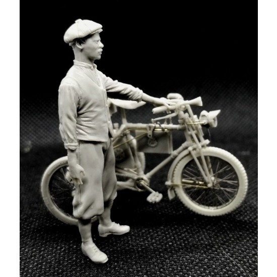 1/35 De Dion-Bouton Tricycle w/Figure 1/35 De Dion-Bouton Tricycle w/Figure