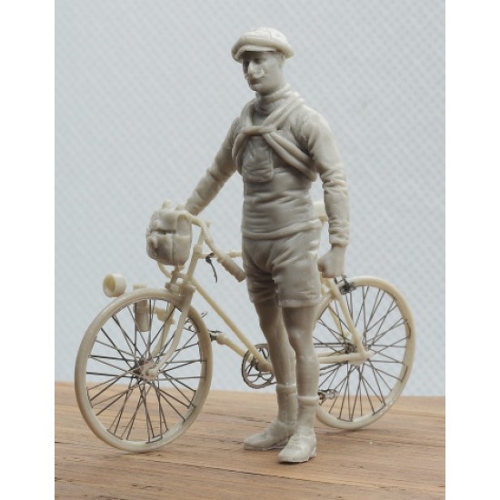 1/35 Bianchi Racing Bicycle with Cyclist from Early 1900s 1/35 Bianchi Racing Bicycle with Cyclist from Early 1900s