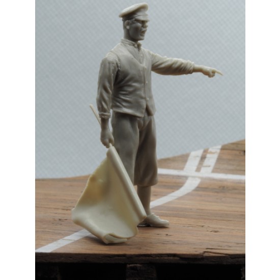 1/35 Starter Man with Flag 1/35 Starter Man with Flag