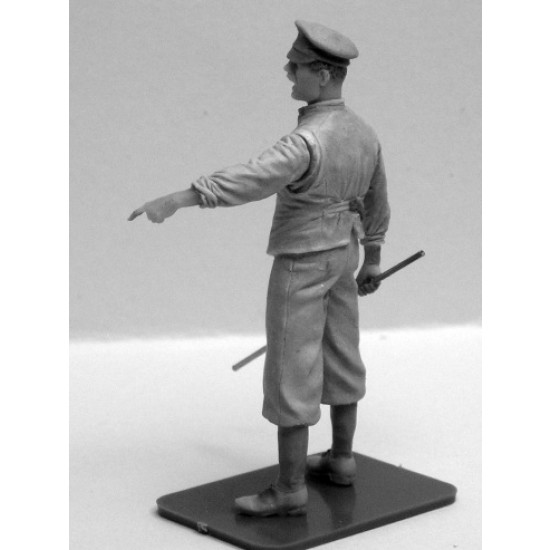 1/35 Starter Man with Flag 1/35 Starter Man with Flag