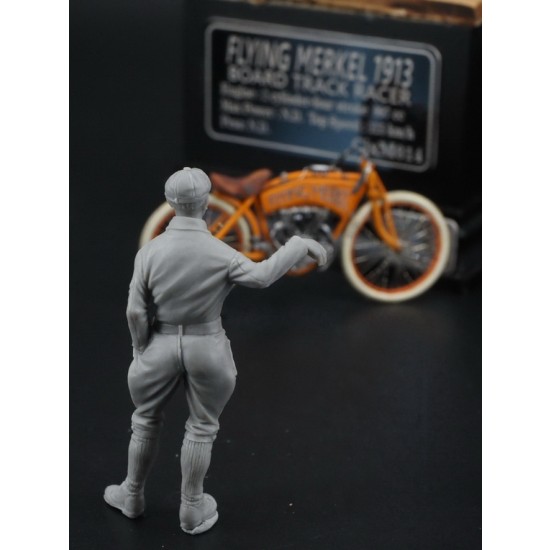 1/35 Motorcycling Team Principal (1 standing figure) 1/35 Motorcycling Team Principal (1 standing figure)