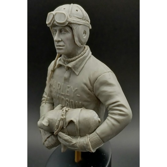 1/10 Pilot Bust 1/10 Pilot Bust