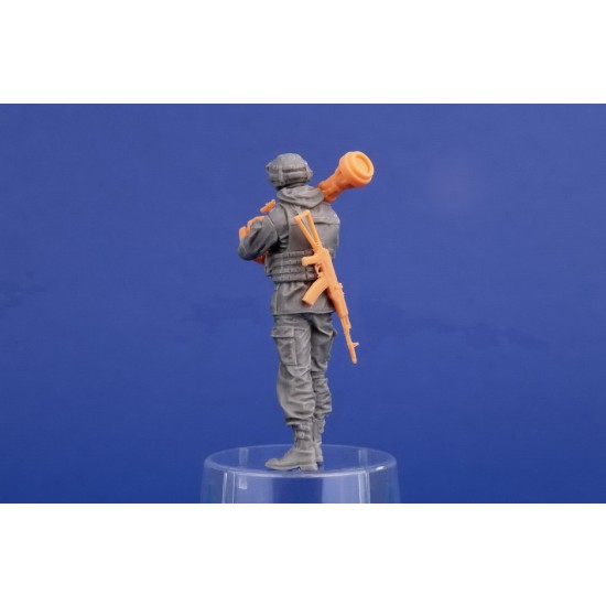 1/35 Ukranian Soldier with NLAW and AK-74MN 1/35 Ukranian Soldier with NLAW and AK-74MN