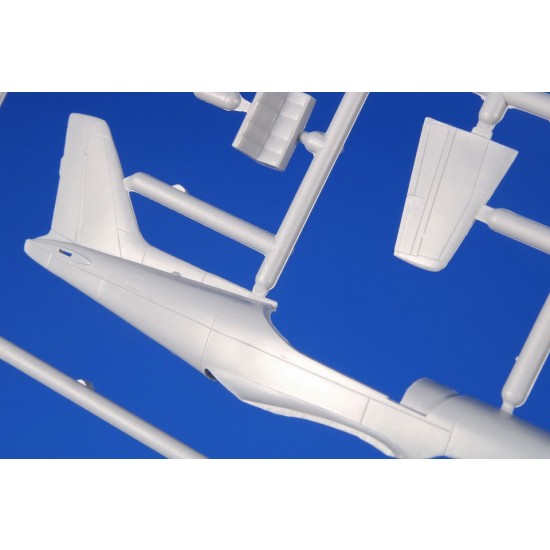 1/72 SIAI-Marchetti SF-260 Duo Pack & Book 1/72 SIAI-Marchetti SF-260 Duo Pack & Book