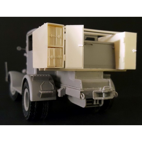 1/35 Hanomag SS-100 8.8cm Munitionsboxen Conversion set for Takom kits 1/35 Hanomag SS-100 8.8cm Munitionsboxen Conversion set for Takom kits