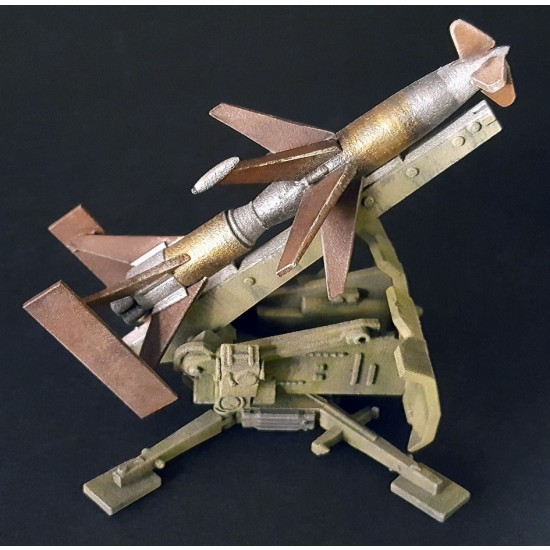 1/72 Rheintochter R-IIa on Gun Carriage 1/72 Rheintochter R-IIa on Gun Carriage