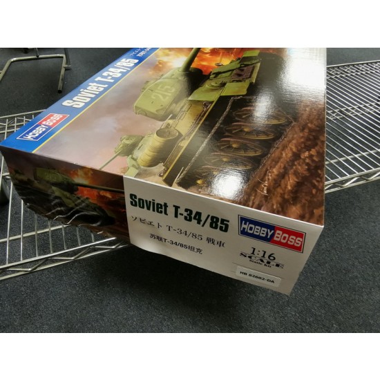 1/16 WWII Soviet T34/85 Tank (box damaged) 1/16 WWII Soviet T34/85 Tank (box damaged)