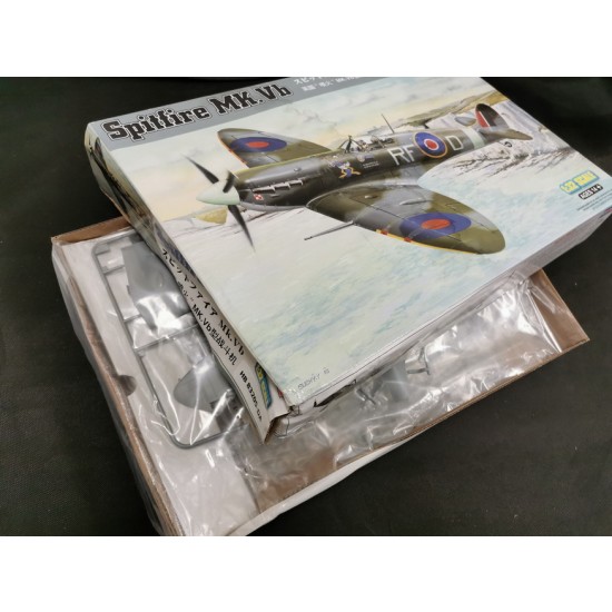 1/32 Supermarine Spitfire Mk.Vb (box damaged) 1/32 Supermarine Spitfire Mk.Vb (box damaged)
