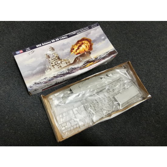 1/700 USS Arizona BB-39 1941 (box damaged) 1/700 USS Arizona BB-39 1941 (box damaged)
